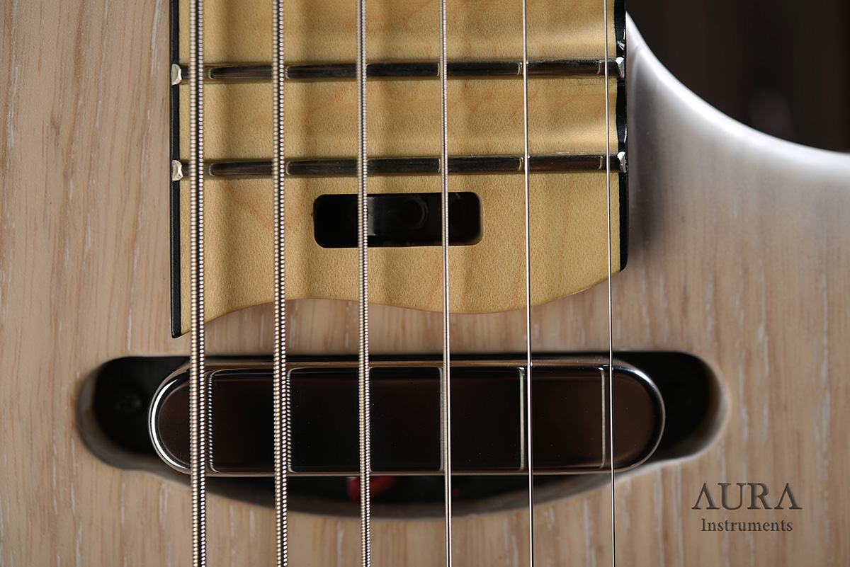 Guitar Aura Baritone Winter detail 3